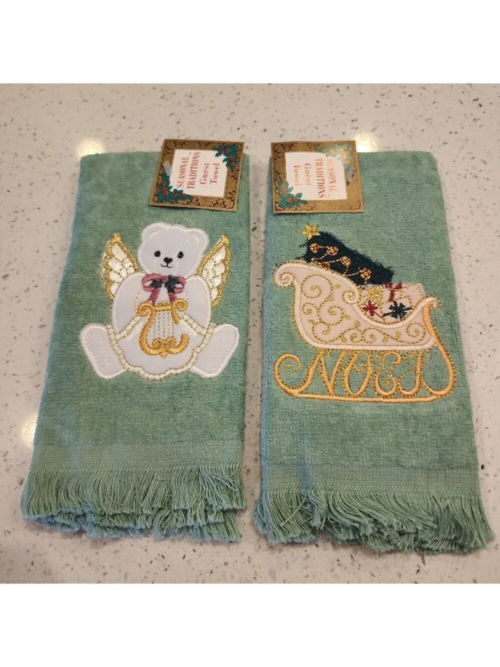 NWT Vintage Seasonal Traditions Guest Fingertip Towel Christmas Set Of 2 Green